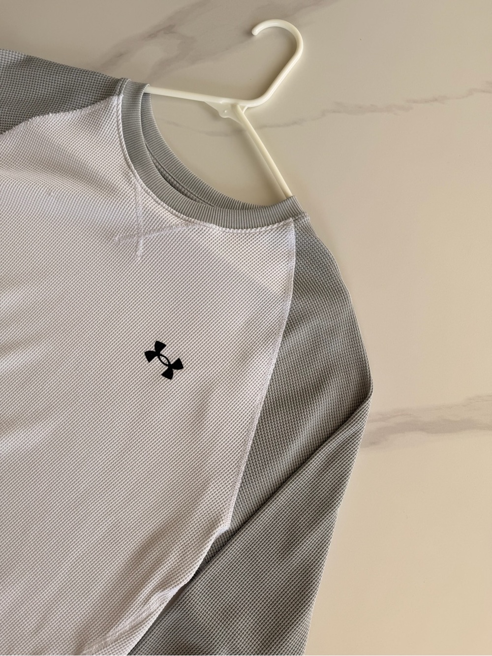 Under Armour Men's White & Gray Long-Sleeve Performance Shirt - Size L
